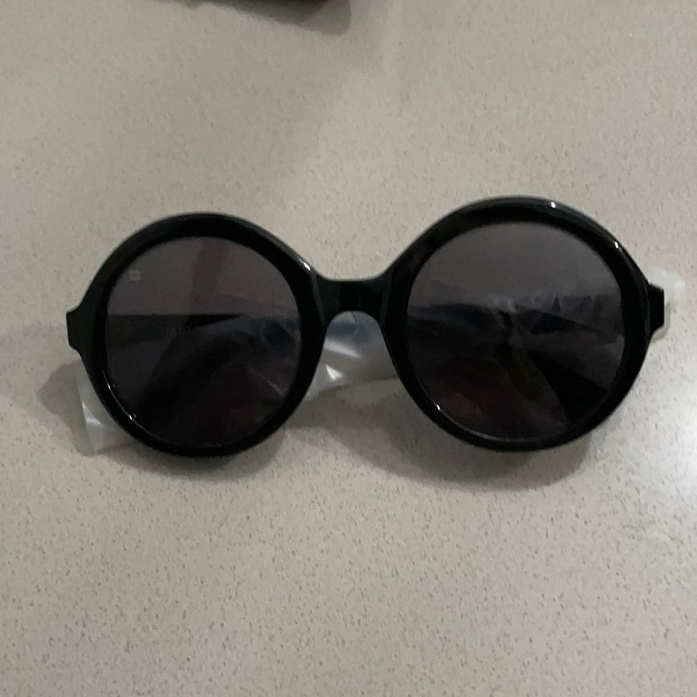Brand new never worn Harlow TOMS sunglasses